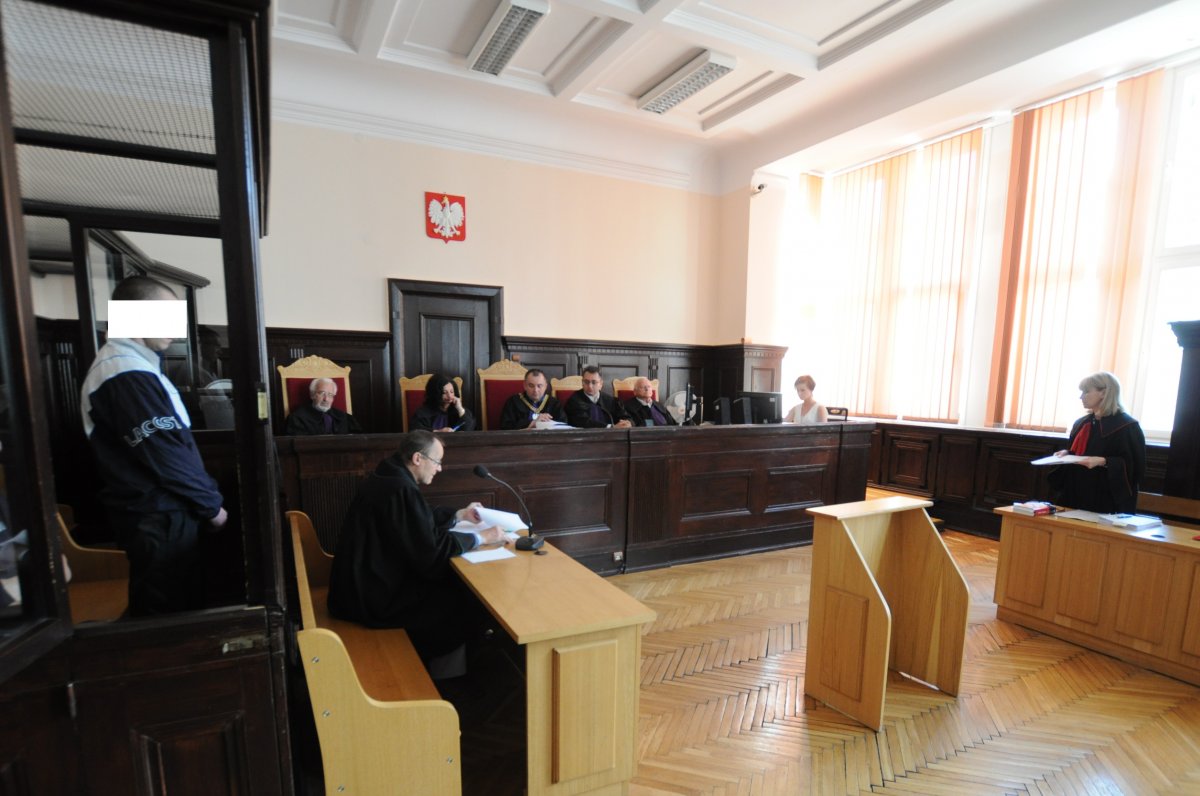 Przyszedł świętować urodziny, zginął od ciosów nożem. Proces