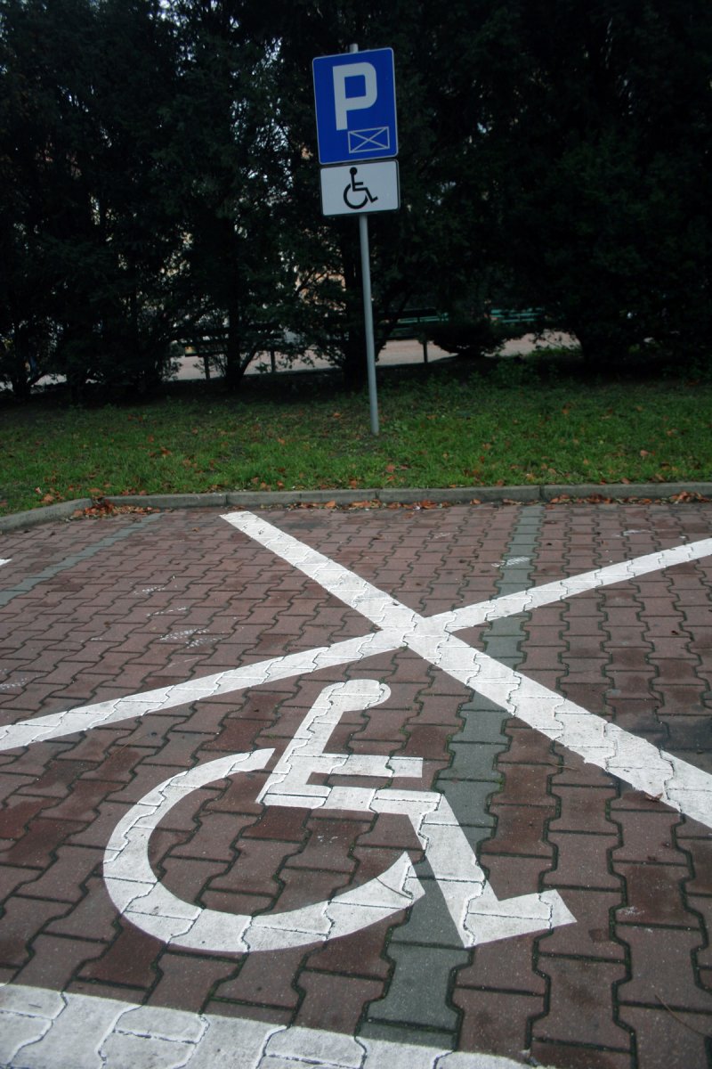 Będzie trudniej o kartę parkingową  