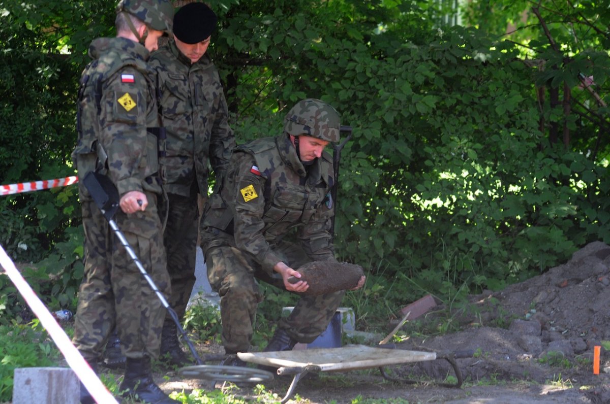 Akcja saperów na Panieńskiej. Obejrzyj fotoreportaż