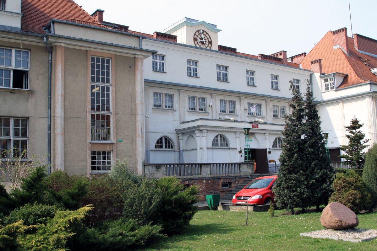 Gimnazjum nr 2 czeka na remont. Wykonawcy brak z powodu błędów
