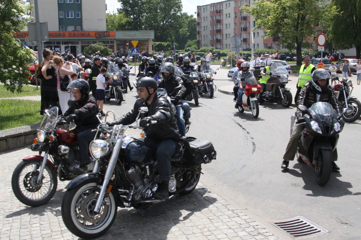 Zlot motocyklowy w Tolkmicku.Maszyny opanują plażę nad zalewem  