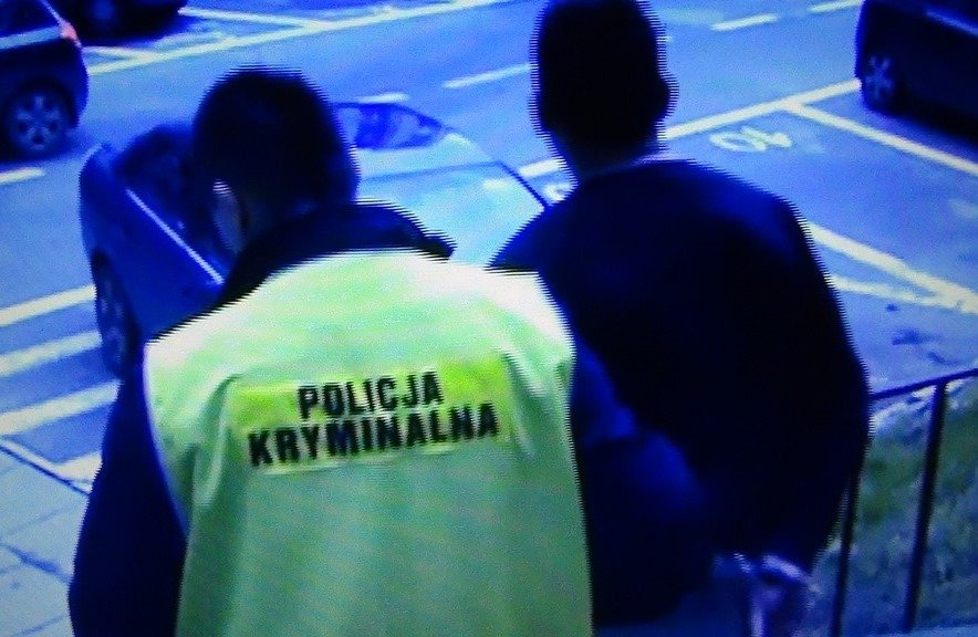 Zatrzymali celnika z Gronowa. Za łapówki miał ułatwiać przemyt