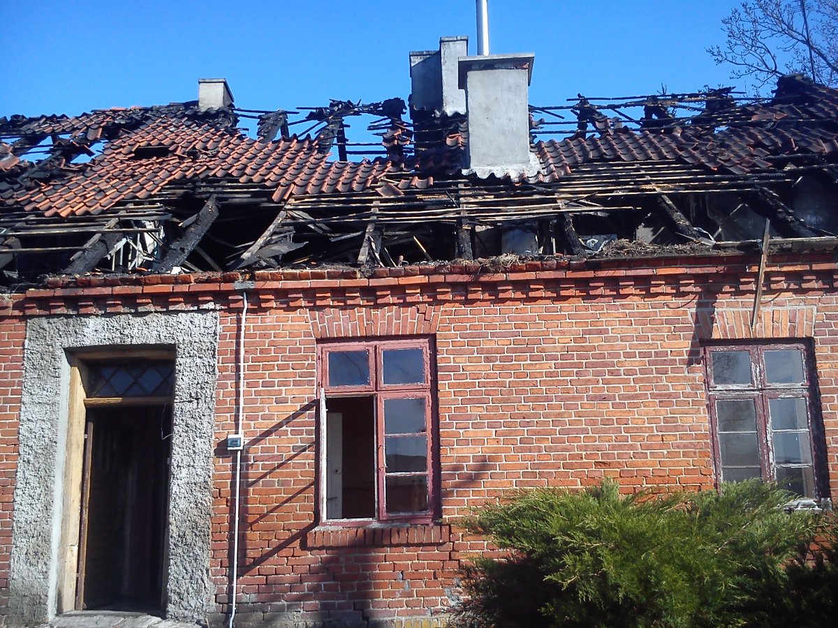 Stracili dorobek życia. Pogorzelcy ze Stegien potrzebują pomocy