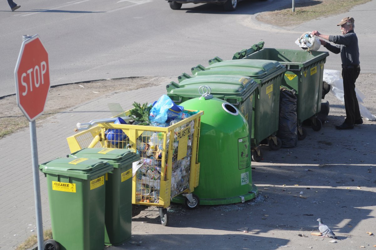 Od dziś niższe rachunki za śmieci