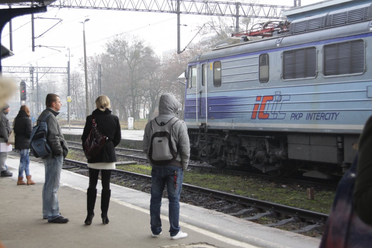 Odjeżdżają jeden po drugim lub mają sześć godzin przerwy