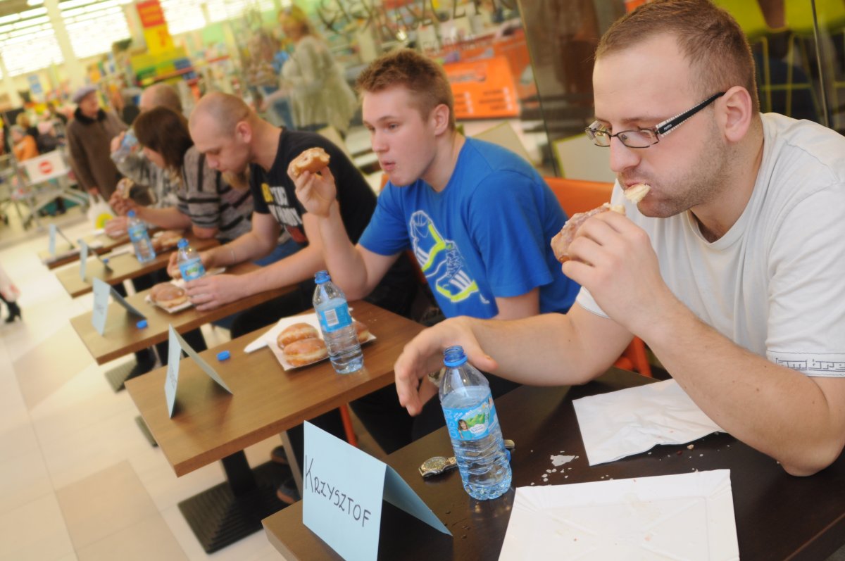 10 pączków i jeden kęs w 5 minut