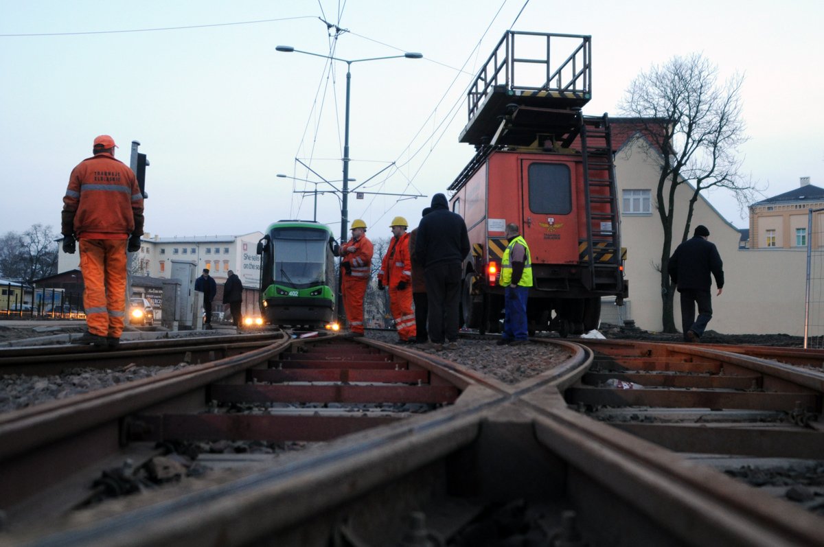 Elbląskie tramwaje stanęły. Koparka uszkodziła trakcję