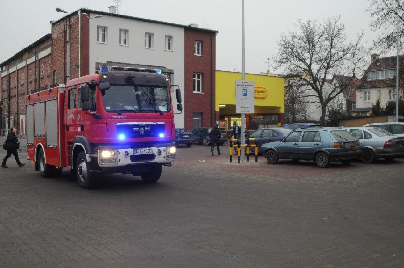 Zadymienie w markecie przy ul. Żeromskiego. Personel i klienci opuścili budynek