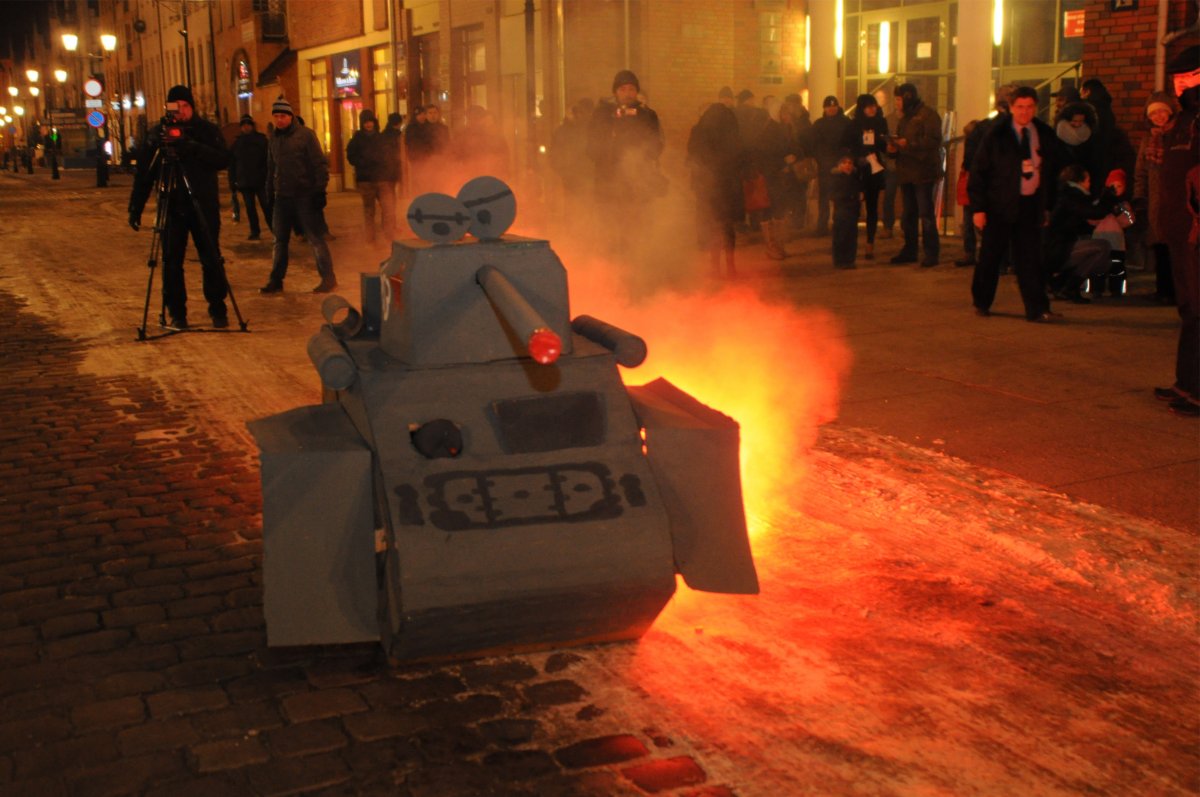 Zagłada Elbląga. Happening przed ratuszem