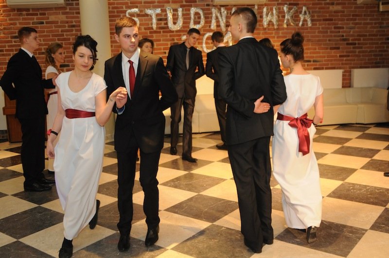 Wyjątkowa noc. Uczniowie Zespołu Szkół Gospodarczych bawili się na studniówce. Zdjęcia!