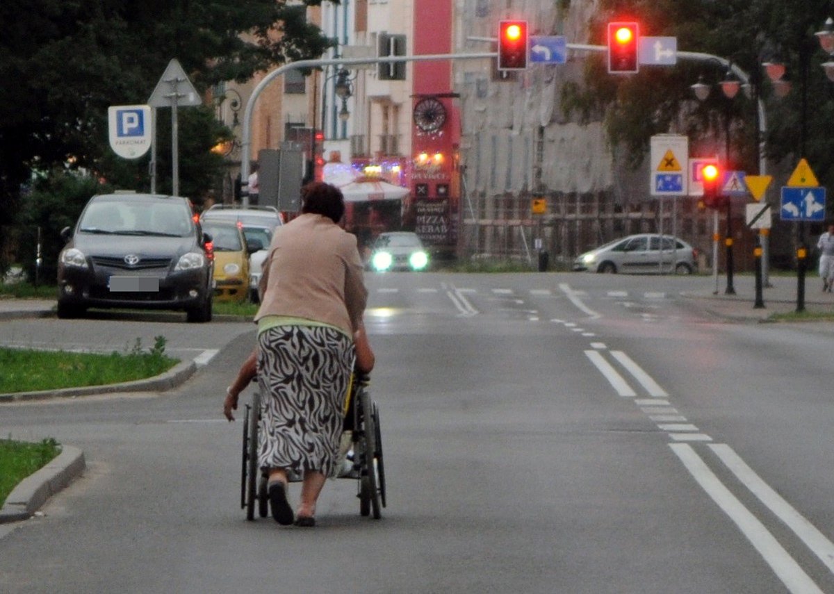 Niepełnosprawni wyjdą z domów, bo pomogą im asystenci 
