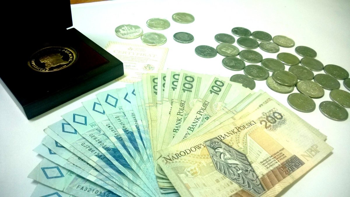 Srebrne i złote monety warte 15 tysięcy w samochodzie u 24-latka