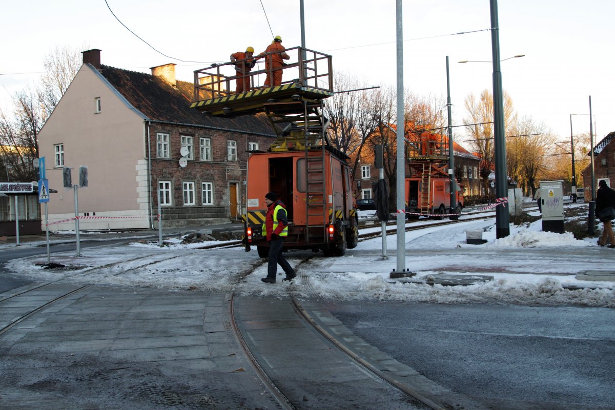 TiR zerwał sieć trakcyjną. Nie kurusje tramwaj nr 1