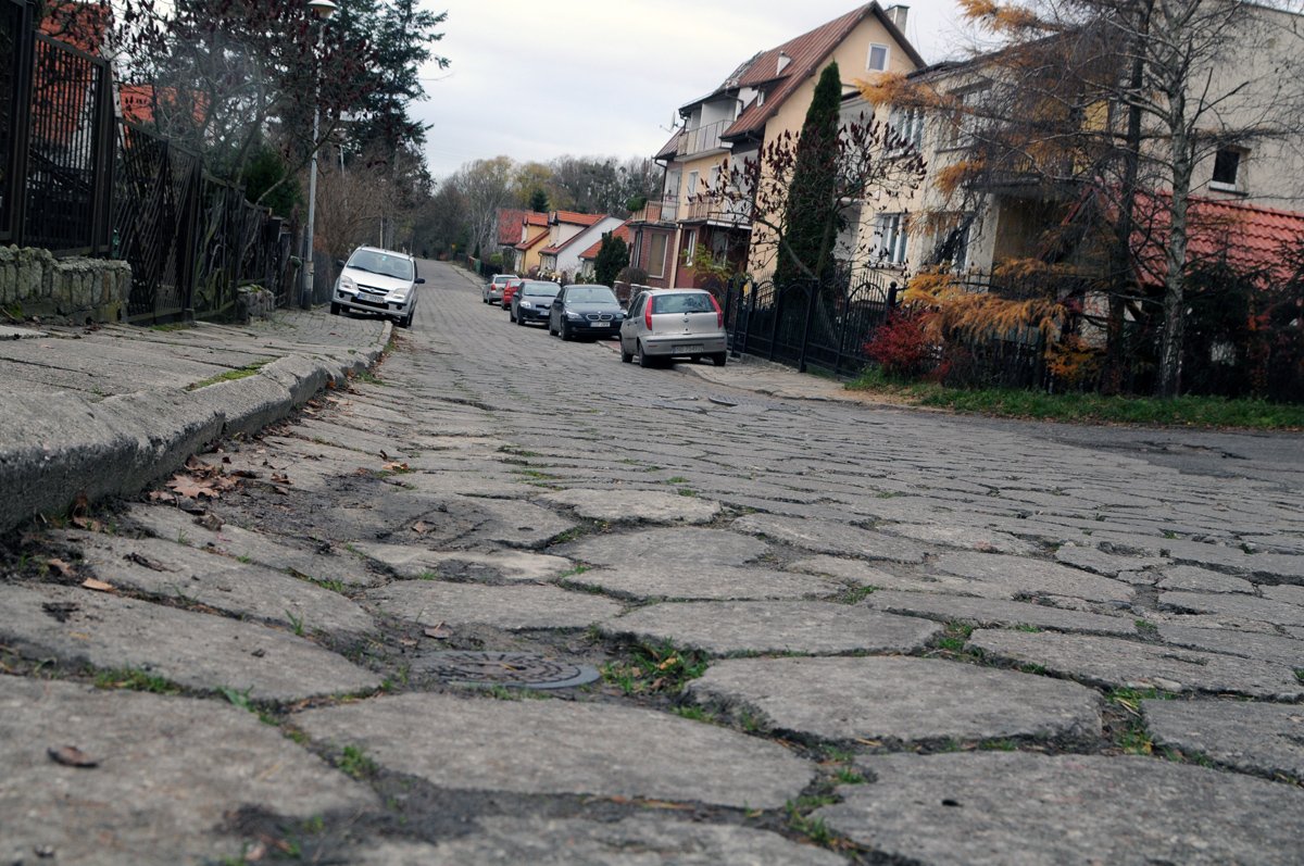 Dziury i drogowi piraci nie dają spokojnie żyć
