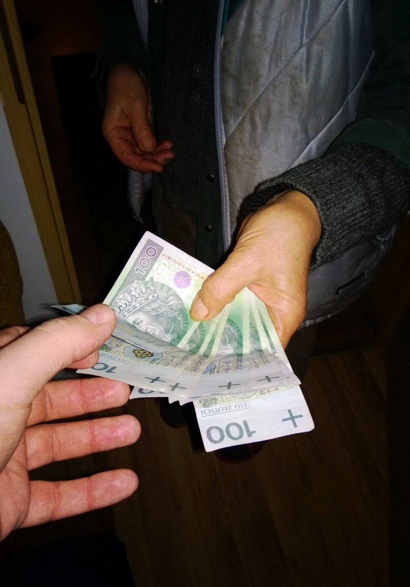 Uwaga na fałszywego wnuczka. Okradł 84-latka
