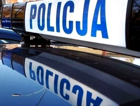 85-latek z zakazem prowadzenia samochodów przyjechał do komendy