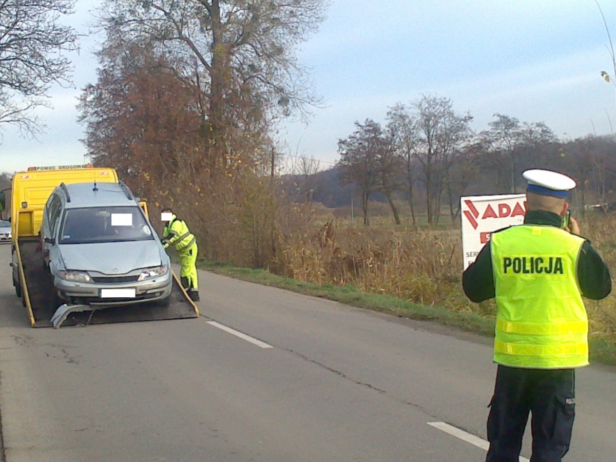 Wypadek w Rubnie. Piesi wyszli zza autobusu. 40-latek zginął
