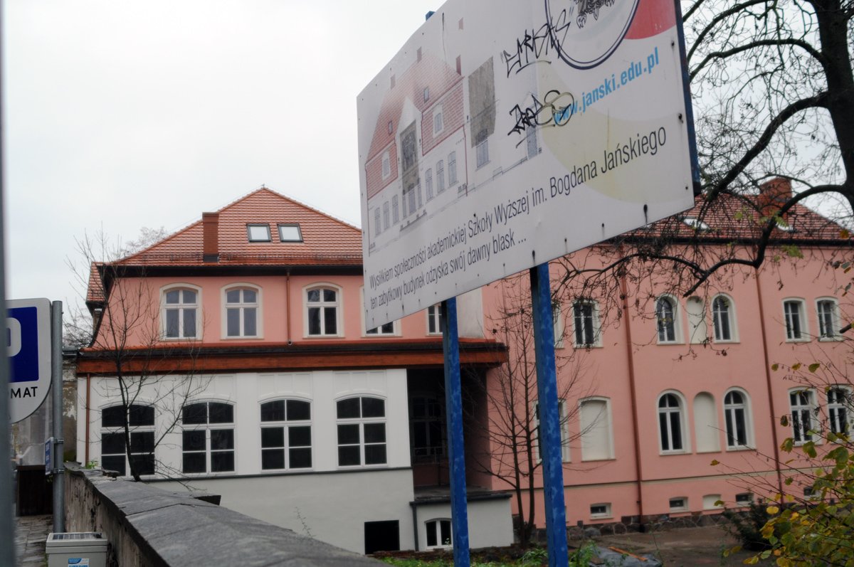 Pałacyk remontowany latami 