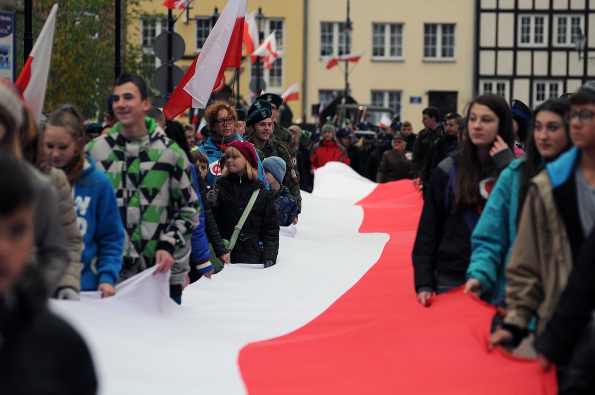 Świętujemy 11 Listopada. Chłód nie zniechęcił uczestników marszu