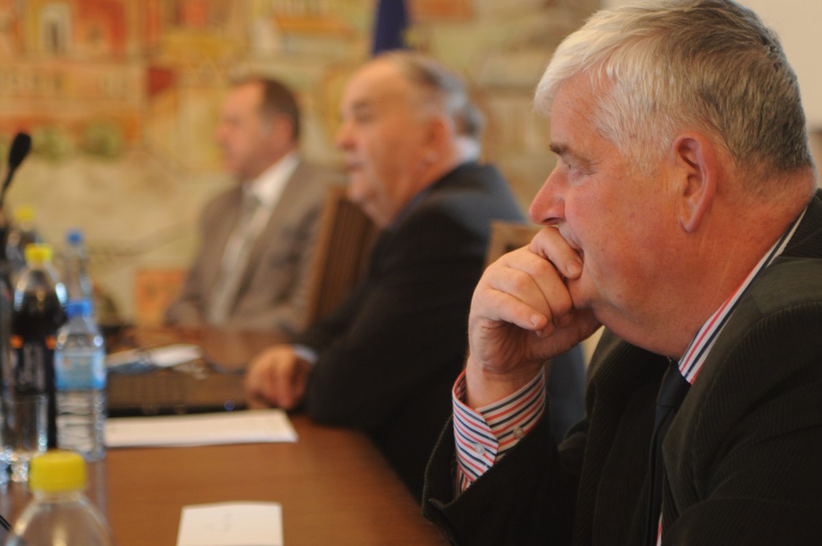 Dwie rodziny męczą się bez wody, bo dwie inne jej nie chcą