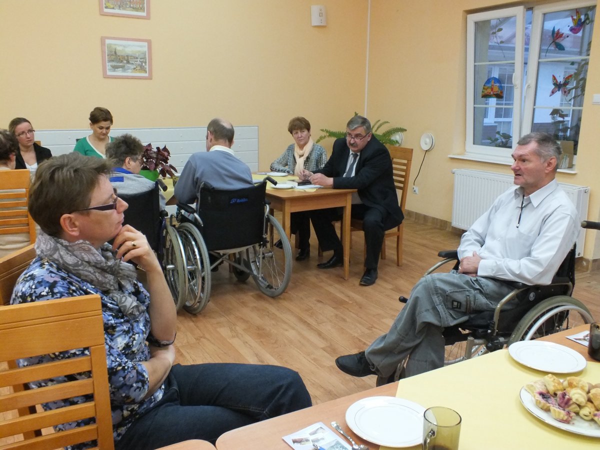 Proponuję, by radni wsiedli na wózki i przejechali Toruńską