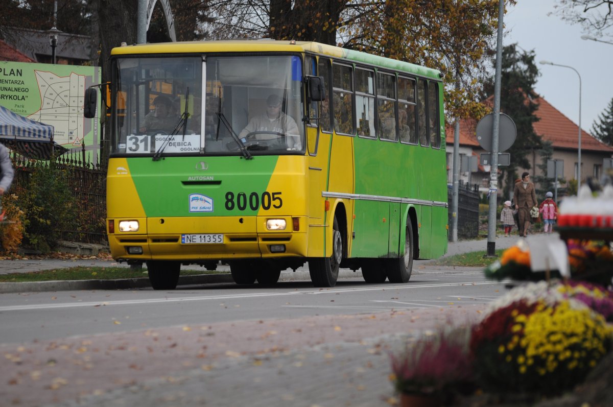 W dniu Wszystkich Świętych samochód zostaw w domu