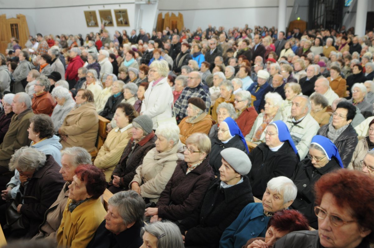 Tłumy wiernych na uroczystości ustanowienia sanktuarium