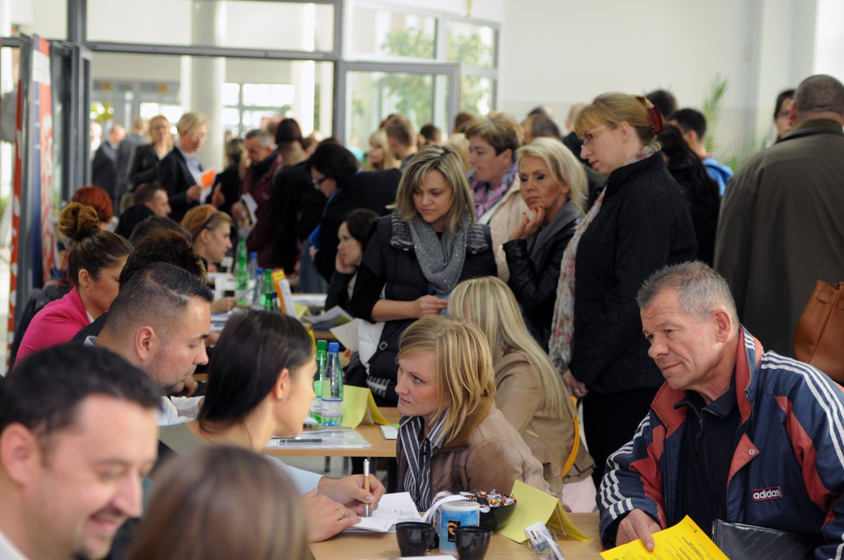 Targi pracy. Mało ofert, dużo chętnych