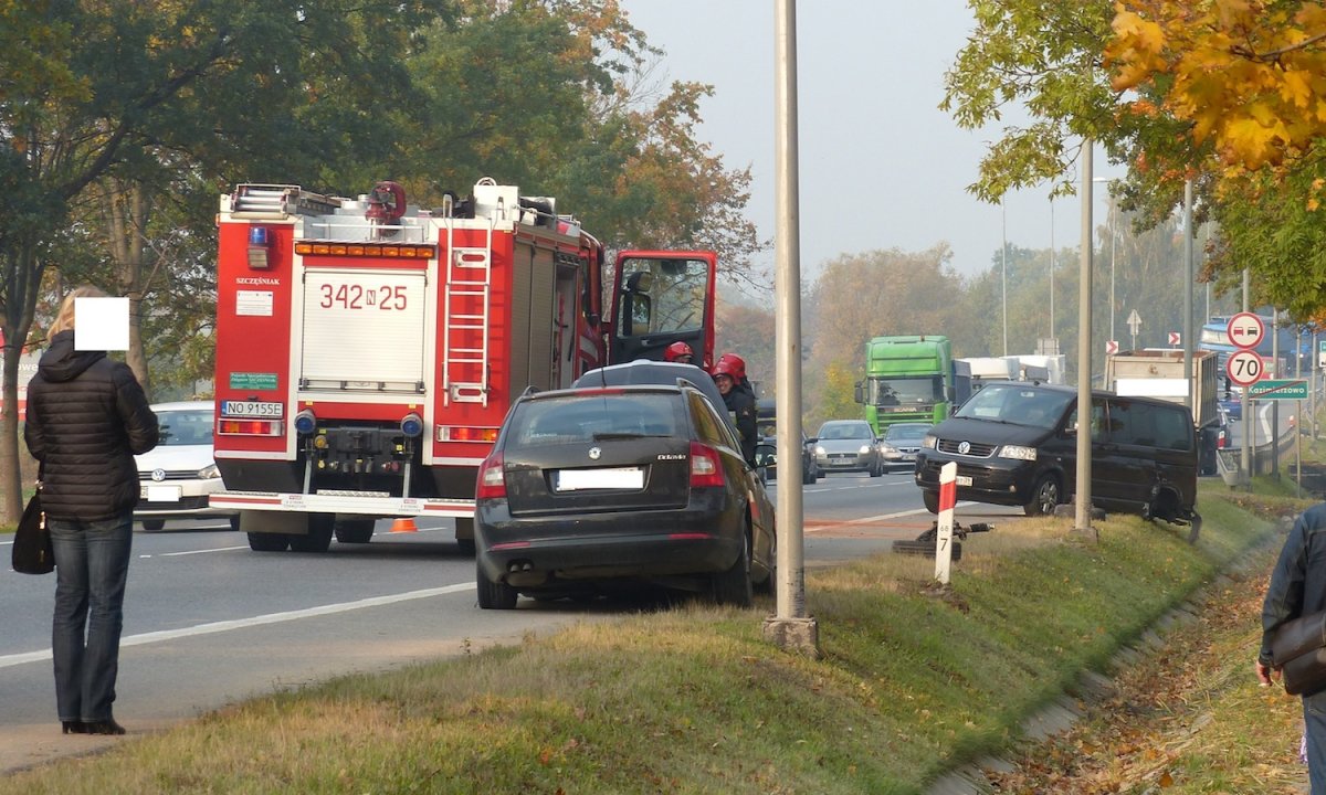 Zderzenie w Kazimierzowie. Kierowca przysnął za kierownicą