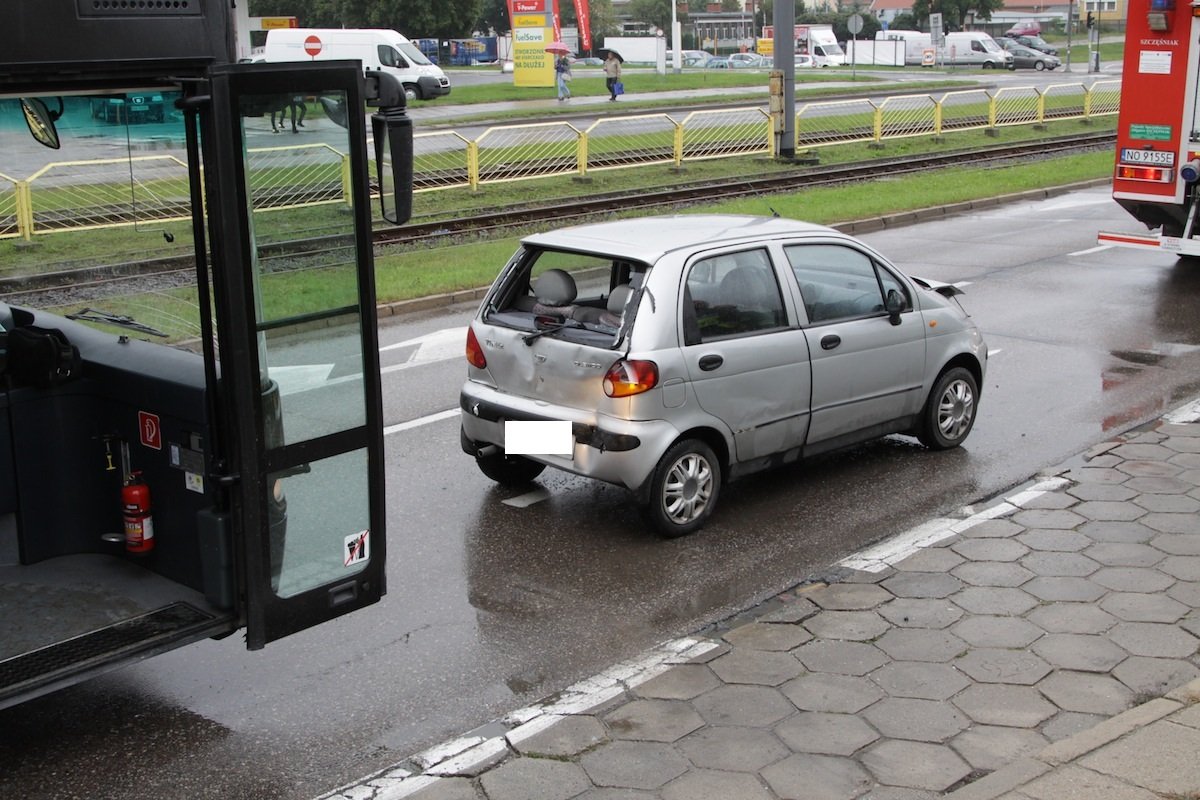 Wypadek na Pułkownika Dąbka z udziałem autobusu. Film!