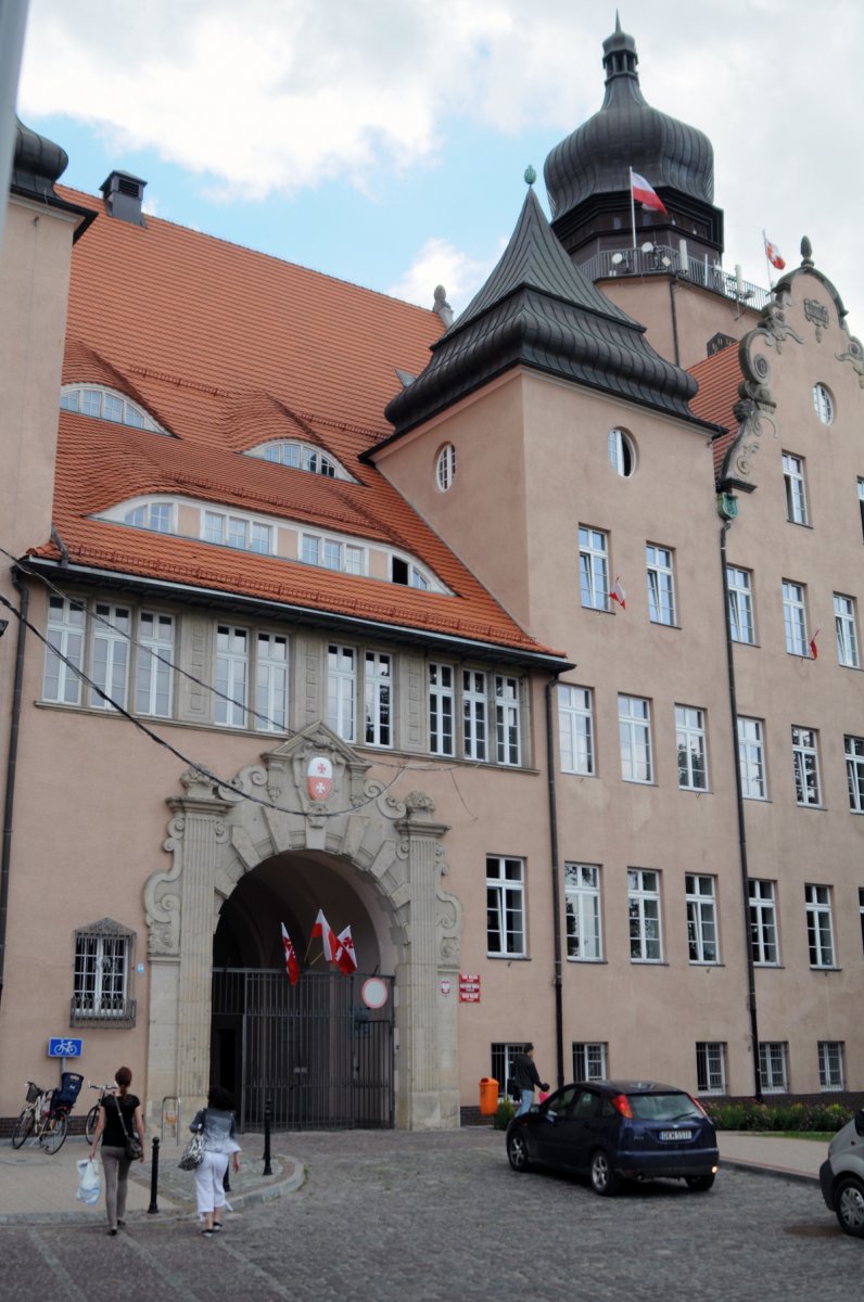 Ile prezydent zaoszczędzi na braku doradców i wiceprezydenta?