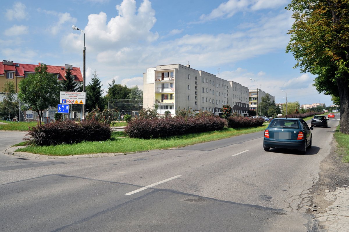 A może więcej patroli na ulicach, które służą  za tor wyścigowy?