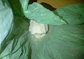 Amfetamina i marihuana w samochodzie 19-latka