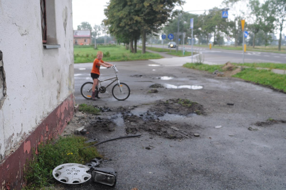 Uciekał przed policjantami. Uderzył w budynek i zginął