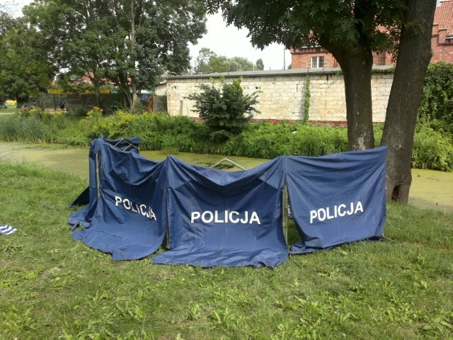 W kanale miejskim odkryto ciało mężczyzny