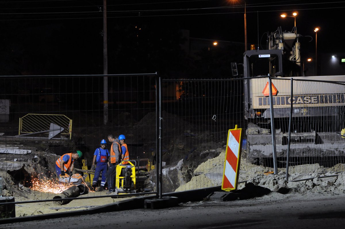 Pracowali nocą, by zdążyć przed tramwajami