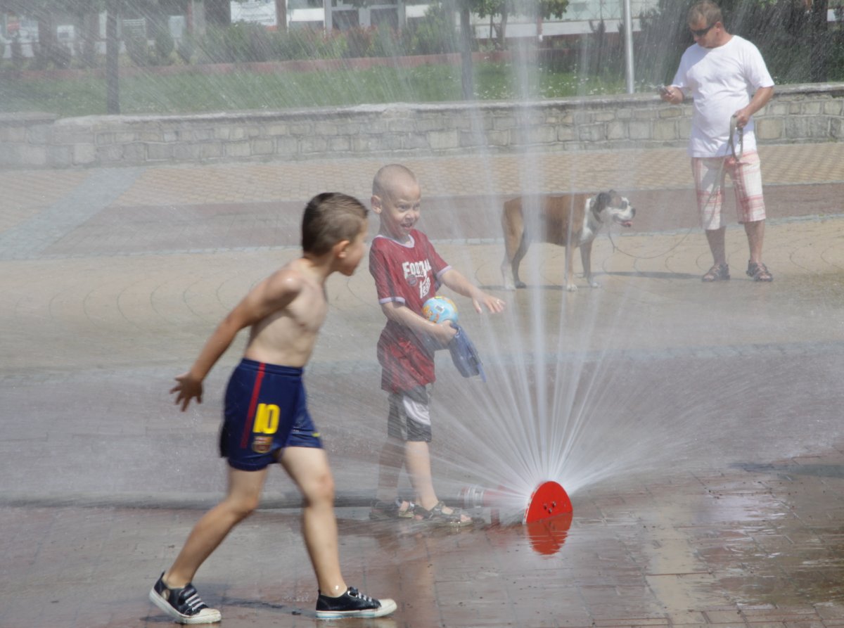 Wędrująca kurtyna. Jutro ochłodzisz się na starówce