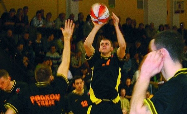 Elblążanin razem z reprezentacją koszykarzy przygotowuje się do EuroBasketu