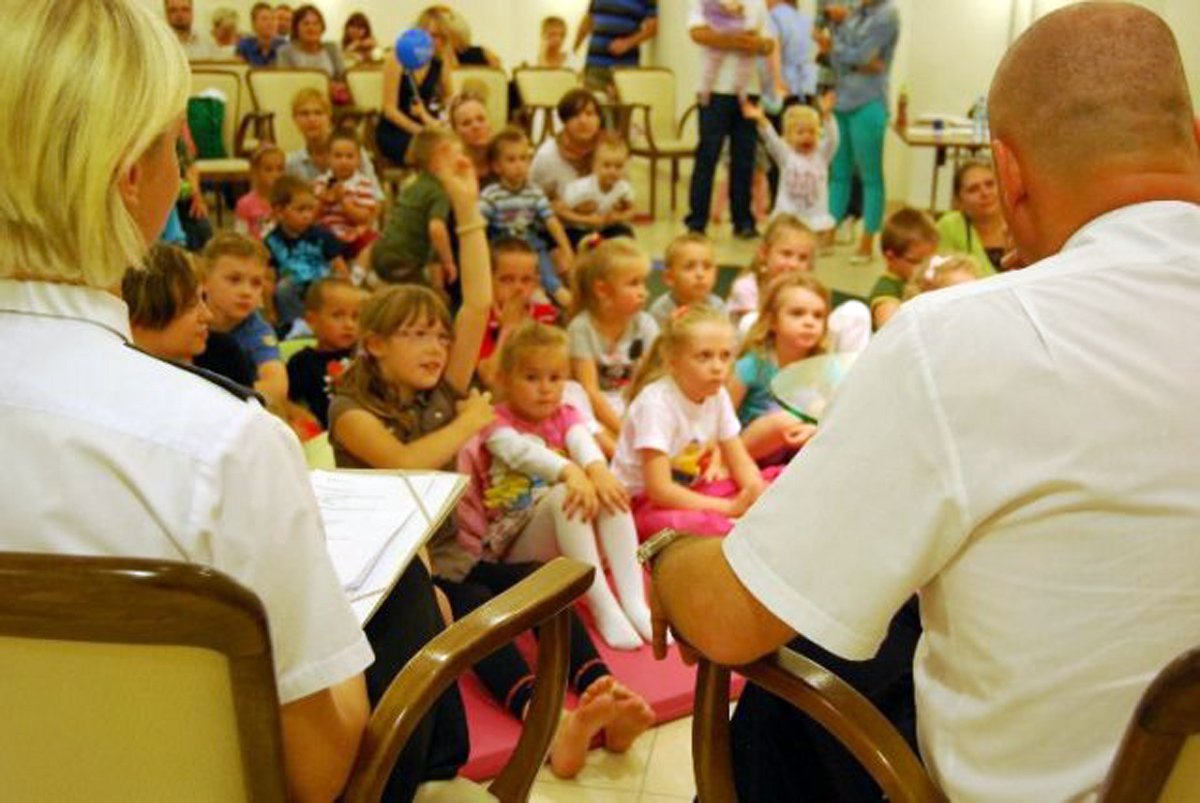 Elbląg Czyta Dzieciom z policjantami