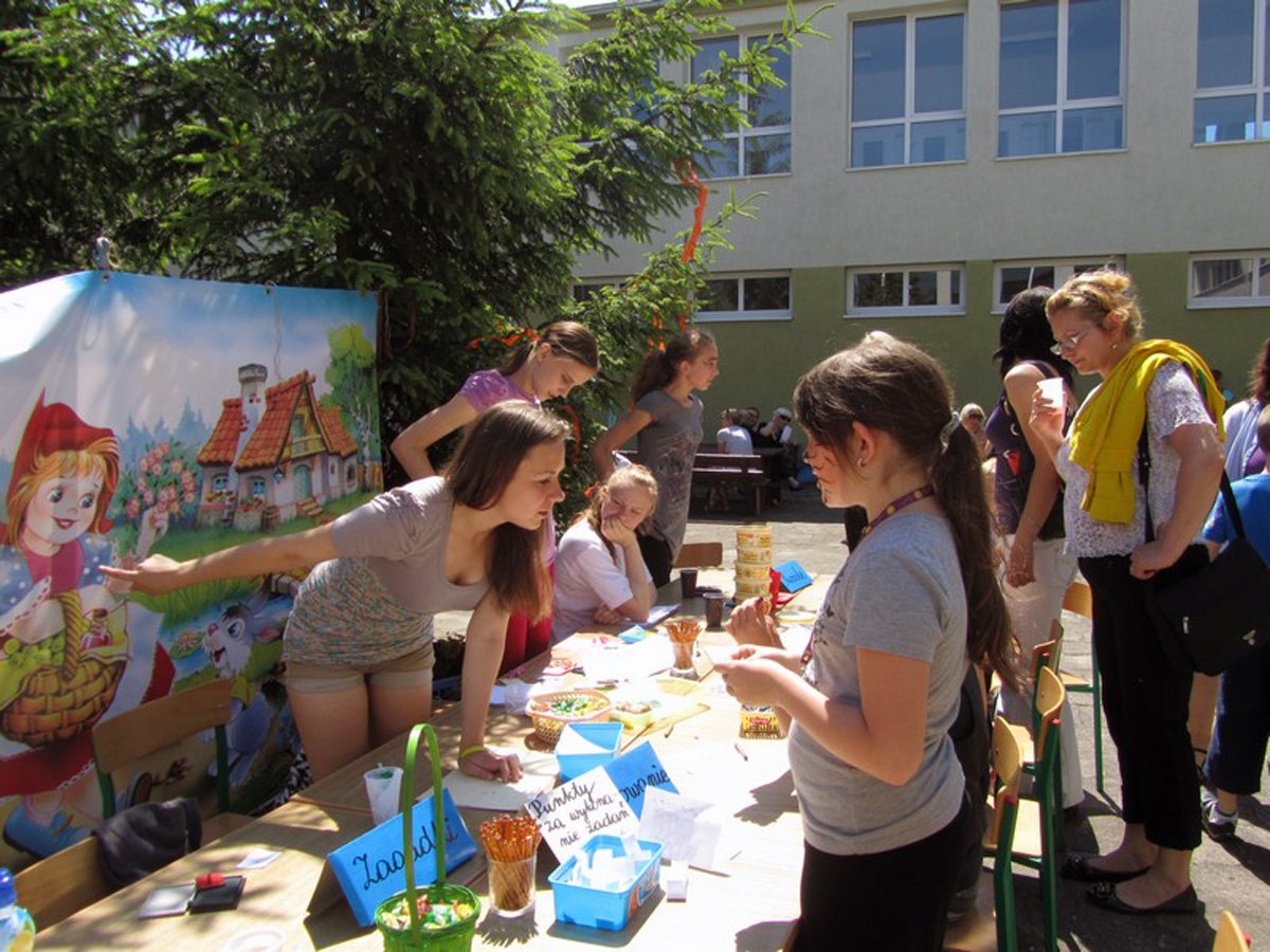 Pokoleniowy festyn w SP nr 19