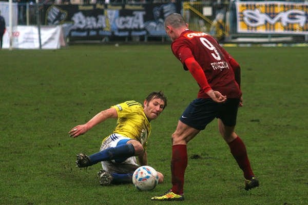 Olimpia Elbląg wygrała ze Zniczem w Pruszkowie 2:0
