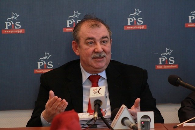 PiS pyta komisarza o konkursy na dyrektorów 12 placówek