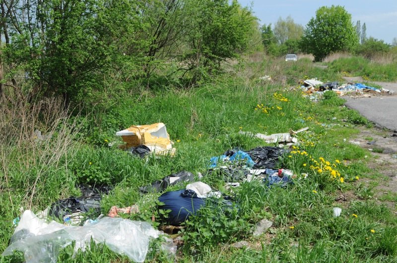 Kto tu tak śmieci? Na dzikie wysypiska  nie ma mocnych 
