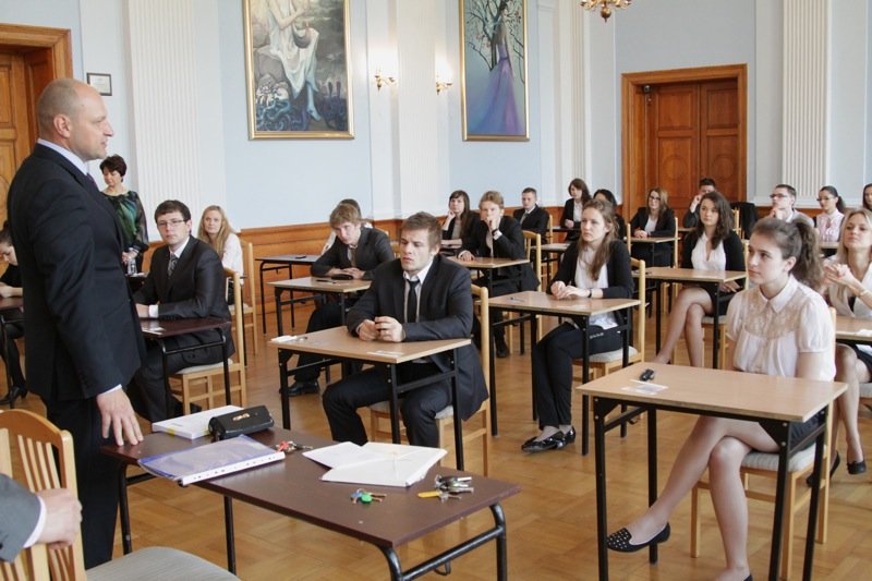 Maturzyści, połamania piór! Rozpoczęła się matura 2013