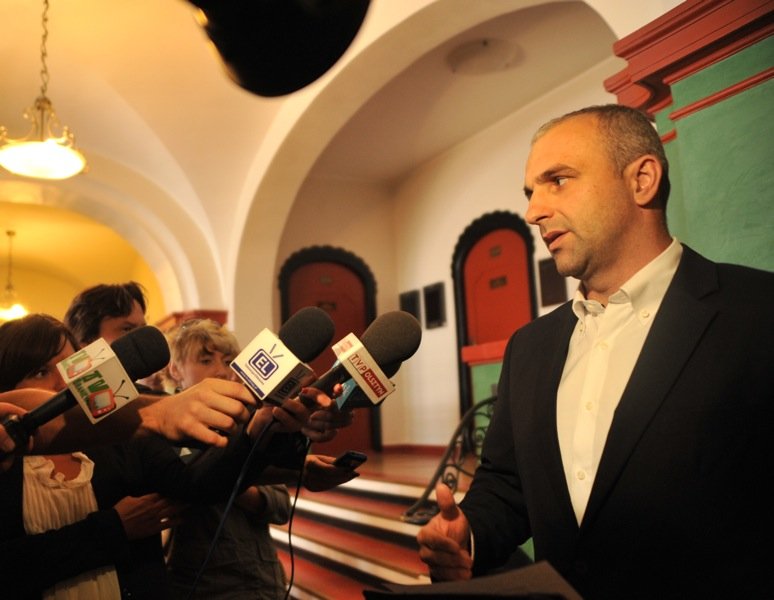 Poseł parkuje, gdzie mu się podoba, wyjaśnia i przeprasza