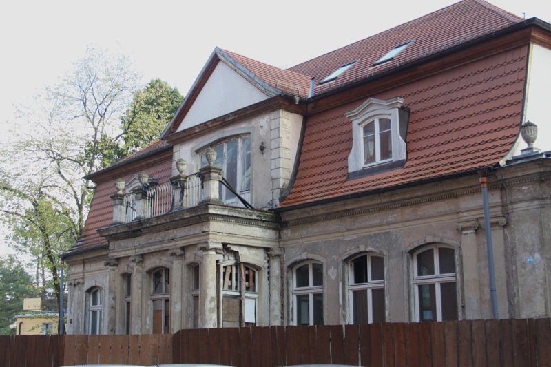 Zakochani włamali się do pałacyku, bo chcieli być sami