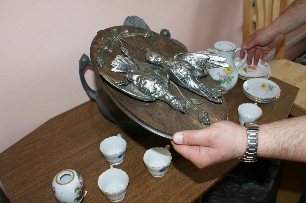 Ukradli zabytkową porcelanę wartą 40 tys i sprzedali za 500 zł