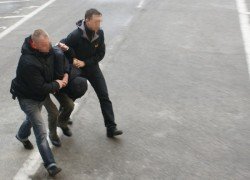 Zatrzymali podejrzanych o napad na dwa sklepy spożywcze