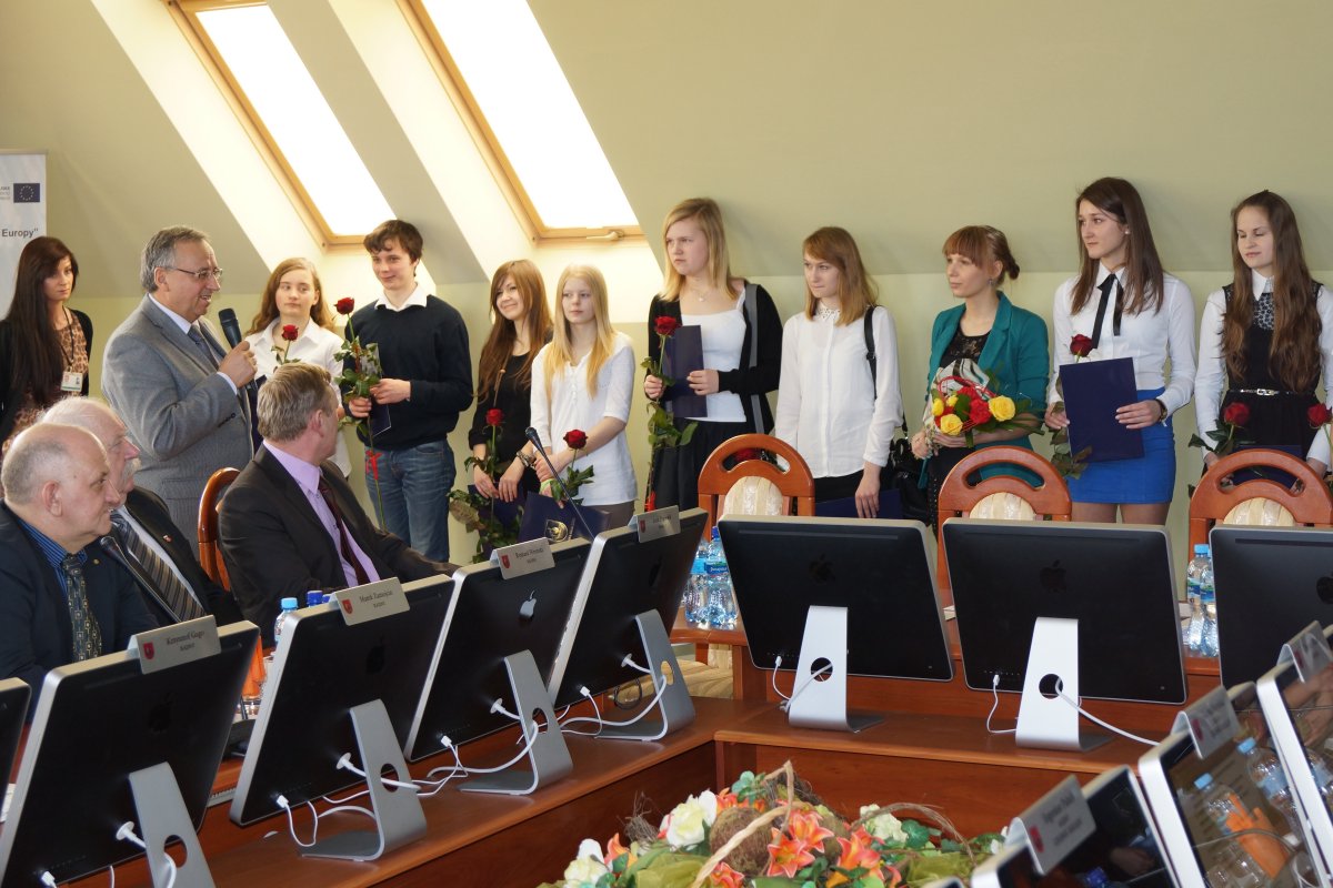  Stypendia starosty dla najzdolniejszych uczniów