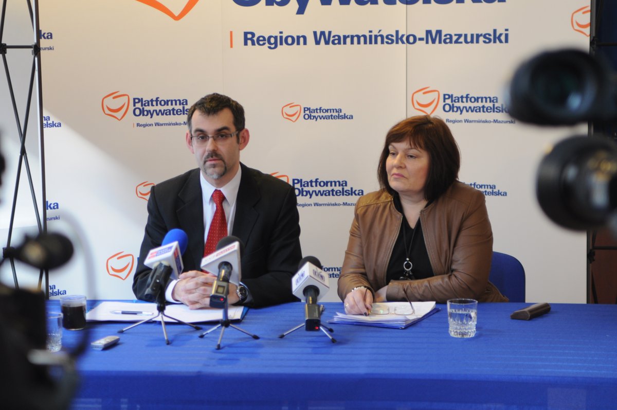 Przedziwna formuła konferencji PO. Pytania zadawali radni